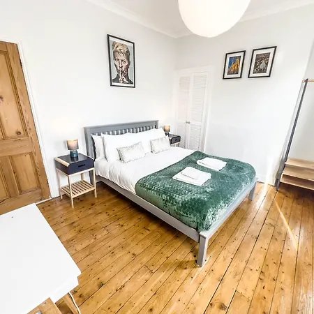 3 Bed House, 10 Minute Walk To City Centre - Perfect For Families And Contractors - Long Rates