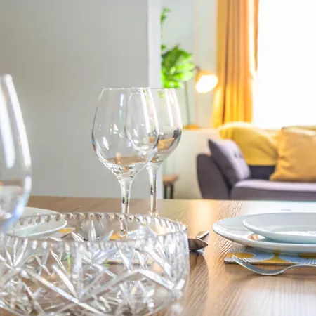 3 Bed House, 10 Minute Walk To City Centre - Perfect For Families And Contractors - Long Rates York