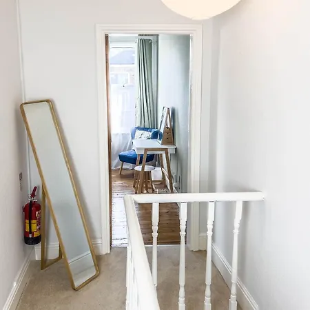 Hébergement de vacances 3 Bed House, 10 Minute Walk To City Centre - Perfect For Families And Contractors - Long Rates York