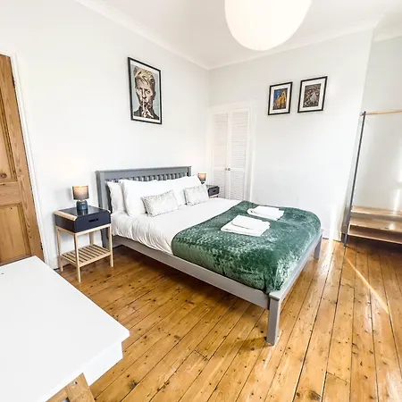 3 Bed House, 10 Minute Walk To City Centre - Perfect For Families And Contractors - Long Rates York