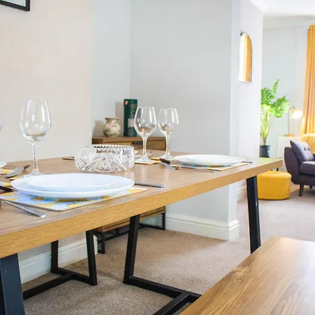 Hébergement de vacances 3 Bed House, 10 Minute Walk To City Centre - Perfect For Families And Contractors - Long Rates York