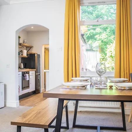 3 Bed House, 10 Minute Walk To City Centre - Perfect For Families And Contractors - Long Rates York